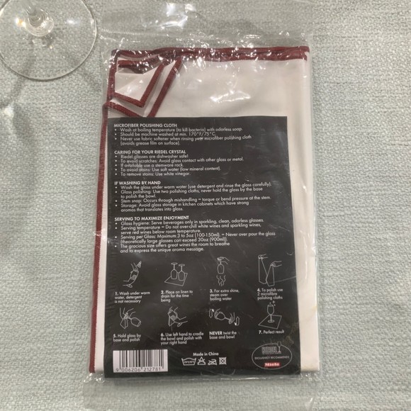 2 x Riedel White Wine Glasses with polishing cloth - Picture 6 of 6